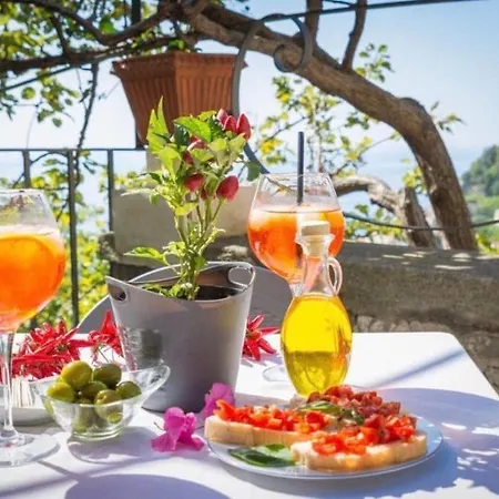 O' Lattariello לינה וארוחת בוקר 4*