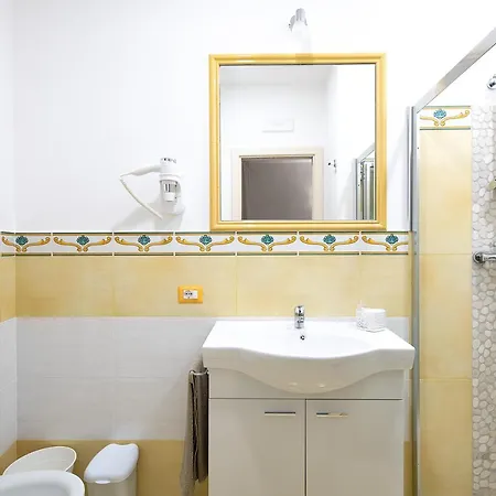 לינה וארוחת בוקר O' Lattariello 4*