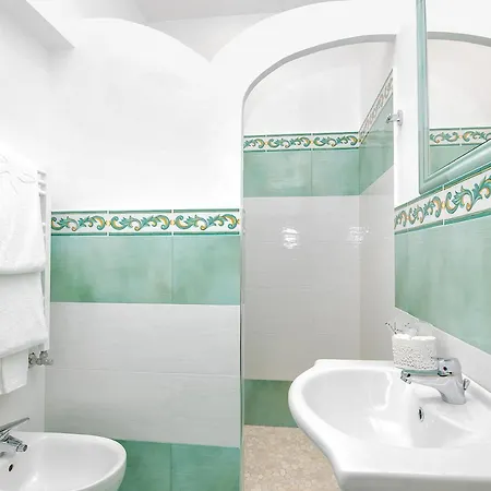 לינה וארוחת בוקר O' Lattariello 4*